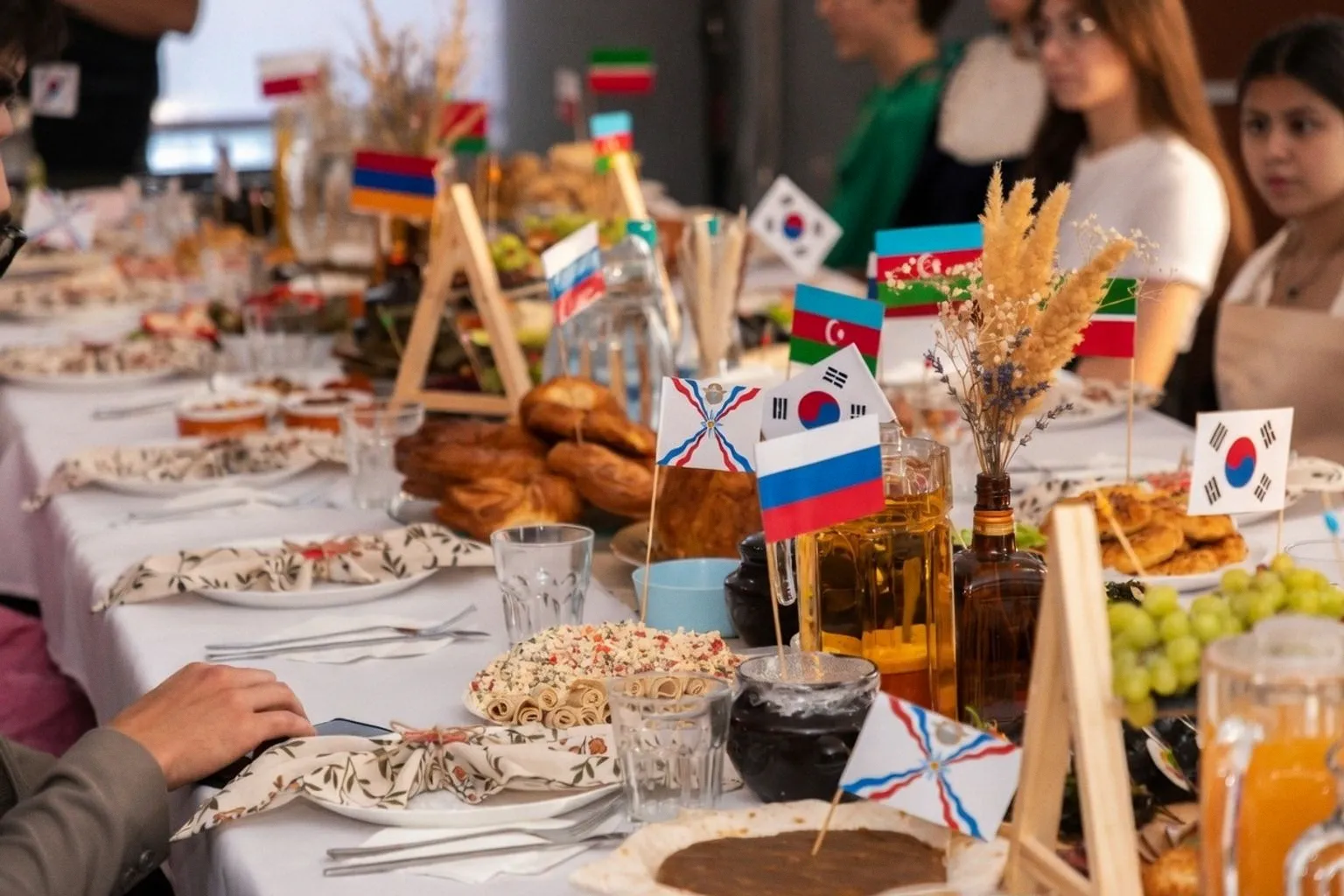 Гастрономический фестиваль «Мост дружбы»: как в Ростове объединили кухни народов мира