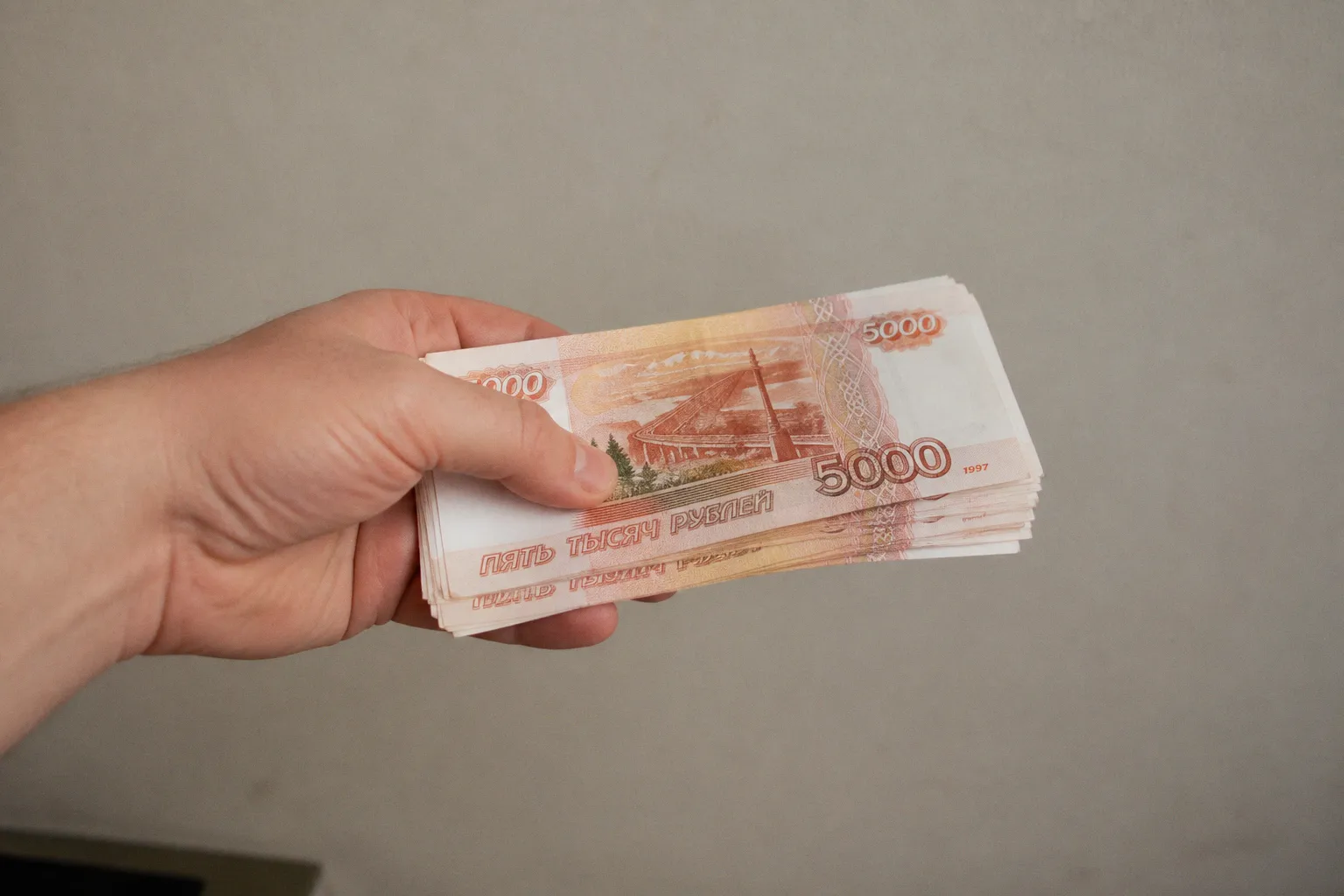 Семейные бюджеты и новые приоритеты - что выбирают россияне этим летом