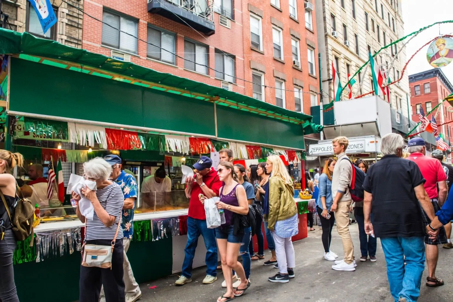 Столетний Feast of San Gennaro: как устроена главная уличная трапеза в Маленькой Италии